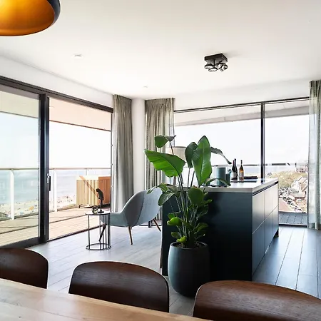 Chic For 8 With Seaview Apartment