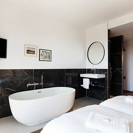 Chic For 8 With Seaview