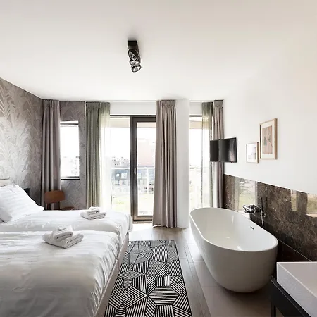 Chic For 8 With Seaview Apartment